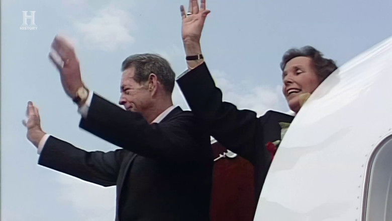 кадр из фильма Regele Mihai: Drumul către casă