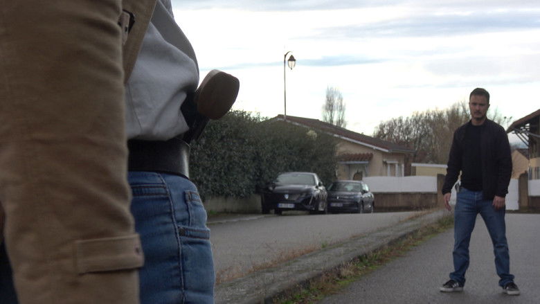 кадр из фильма Le Ciel Nous Regarde