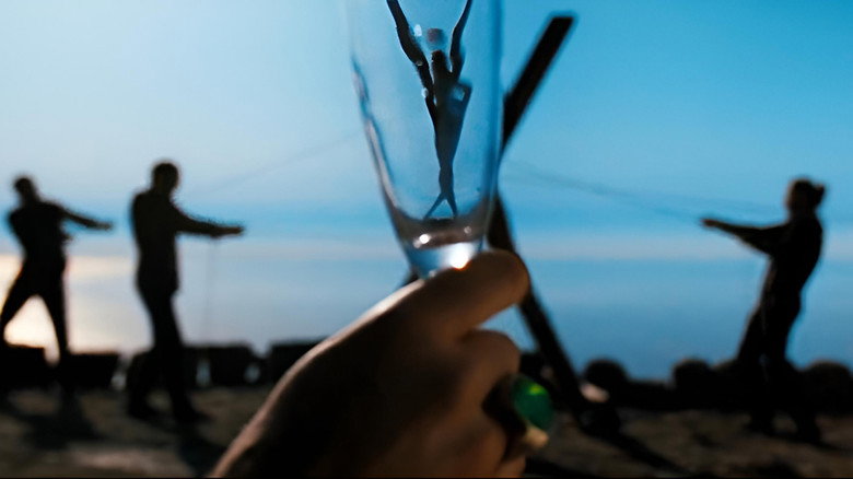 кадр из фильма Пусть трупы позагорают