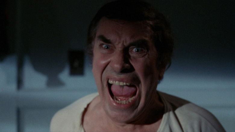 кадр из фильма Одни во тьме