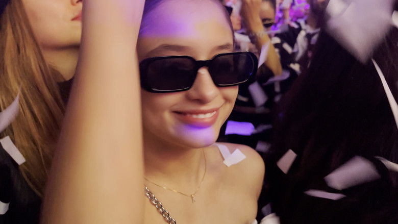 кадр из фильма Rave por la noche, After por la mañana