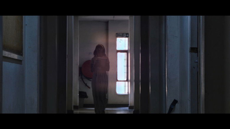 кадр из фильма No Exit