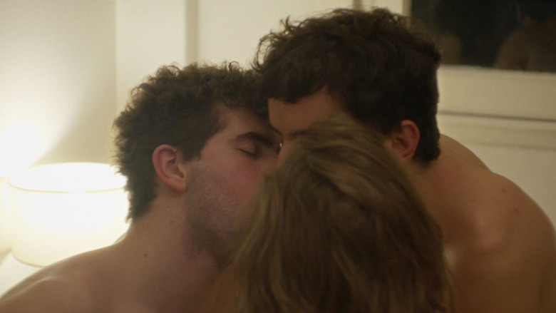 кадр из фильма Un movimiento extraño