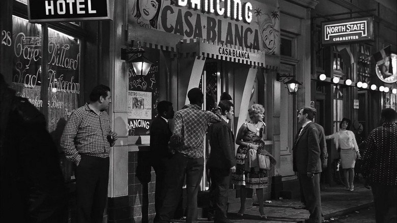 кадр из фильма Девушка в витрине