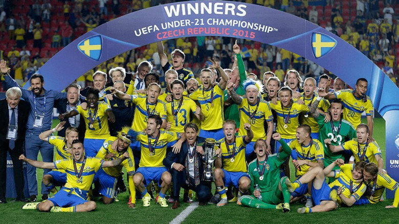 кадр из фильма Guldsommaren - återupplev U21:s EM-guld