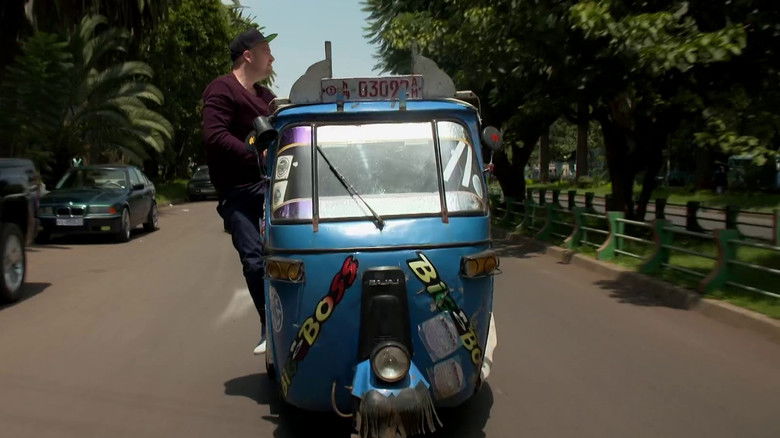 кадр из фильма Schnitzeljagd – Mit Christus um die Welt