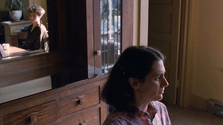 кадр из фильма Постель, в которой спишь