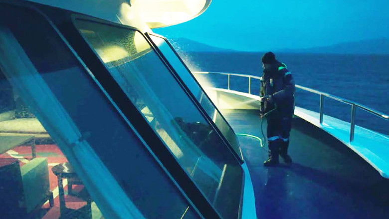 кадр из фильма Юноша также хотел бы подводную лодку