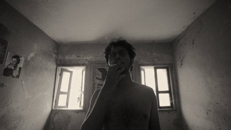 кадр из фильма A Fly Floating In The Midst Of The Milk