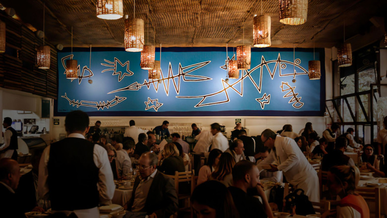 кадр из фильма A Tale of Two Kitchens