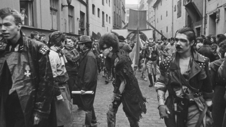 кадр из фильма Легко ли быть молодым?