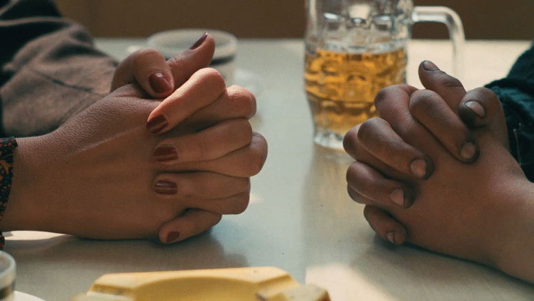 кадр из фильма Без крыши, вне закона