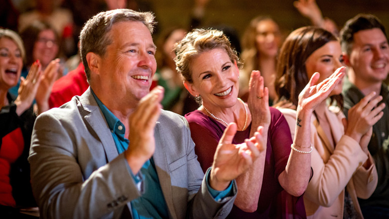 кадр из фильма Hometown Christmas