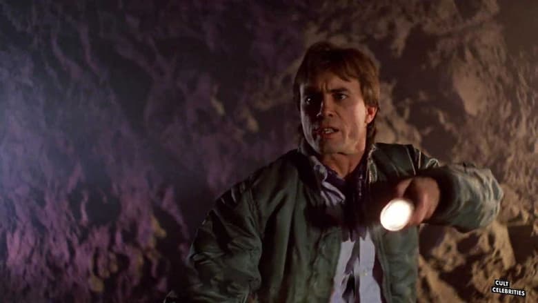 кадр из фильма Призрачная империя