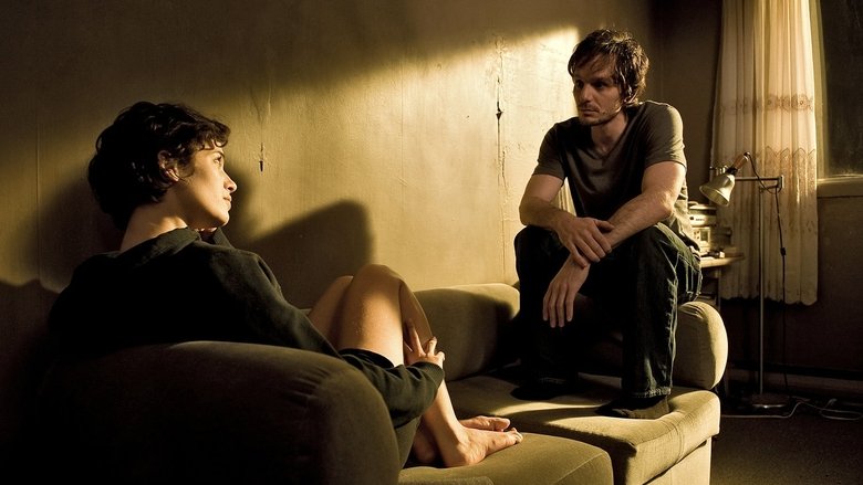 кадр из фильма Их первая ночь