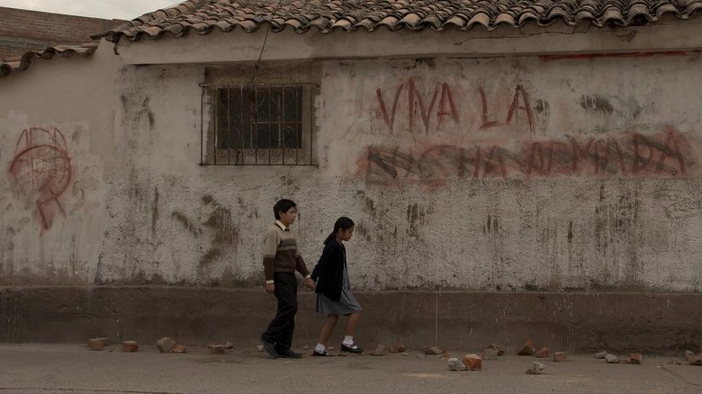 кадр из фильма La Casa Rosada