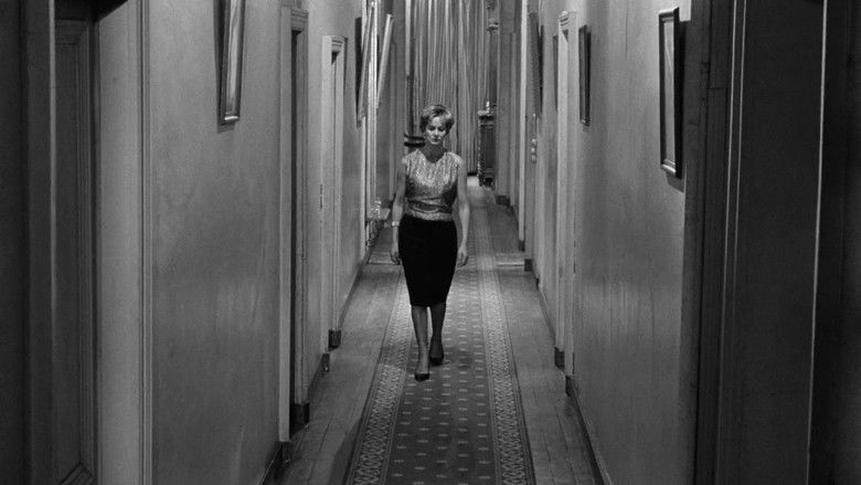 кадр из фильма Ophélia