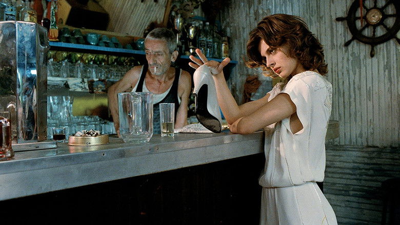 кадр из фильма Луна в сточной канаве