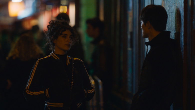 кадр из фильма НОЧЬЮ