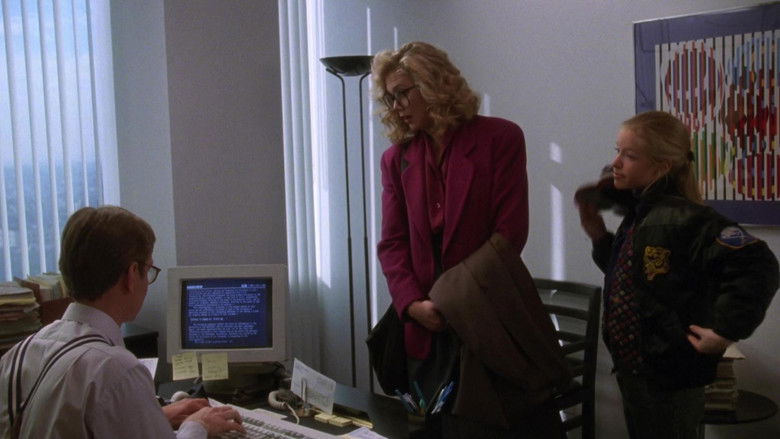 кадр из фильма Детектив В.И.Варшавски