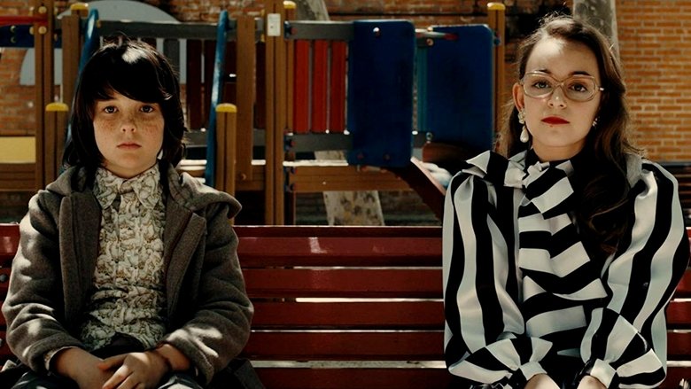 кадр из фильма El amor me queda grande