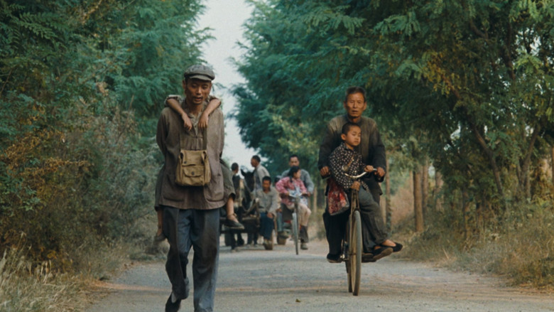 кадр из фильма Жить