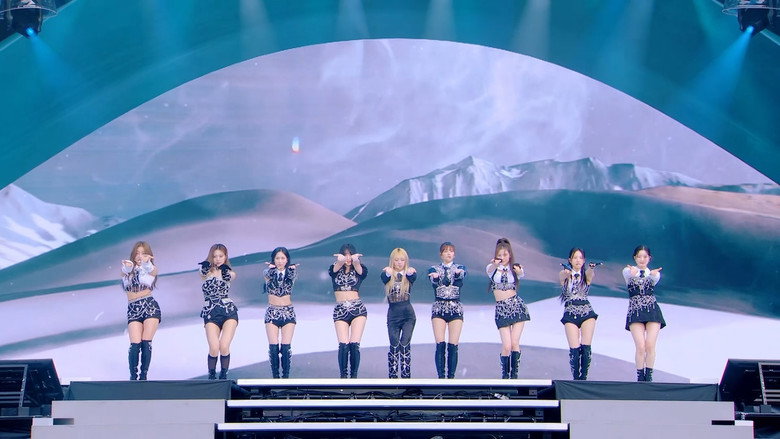 кадр из фильма TWICE 5TH WORLD TOUR 'READY TO BE' in JAPAN