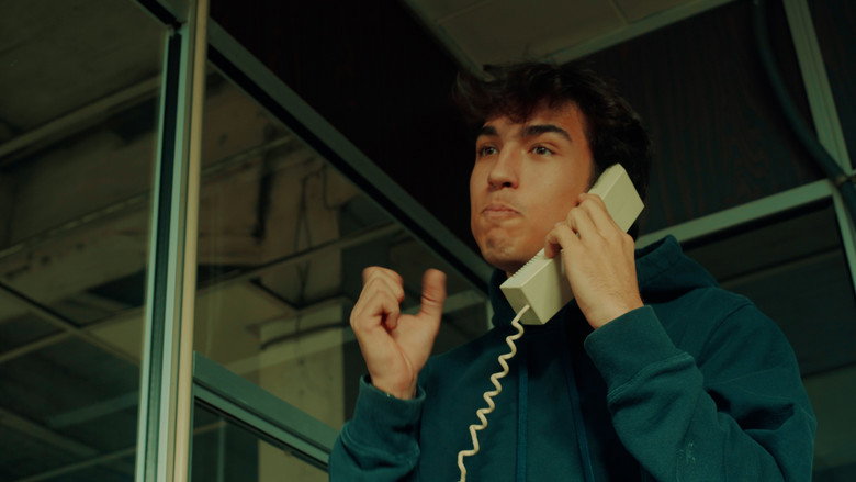 кадр из фильма OFF RECORD