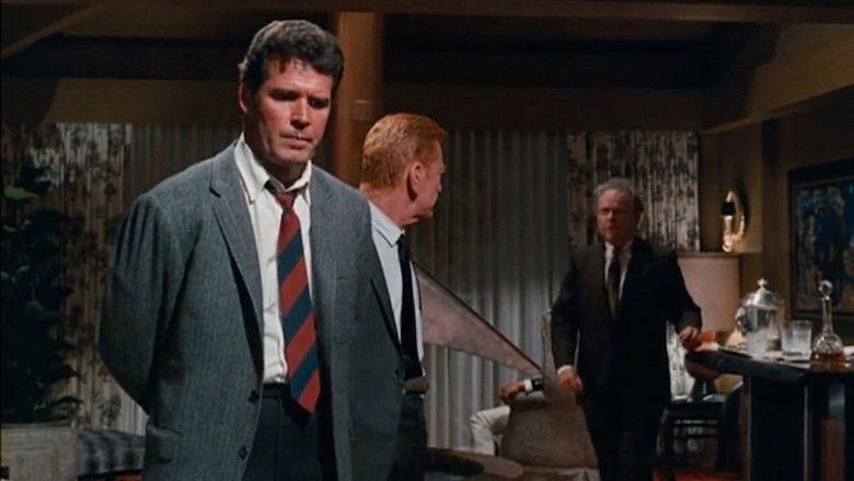 кадр из фильма Марлоу