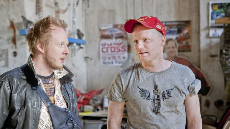 кадр из фильма Угонщики. Кровь на капоте