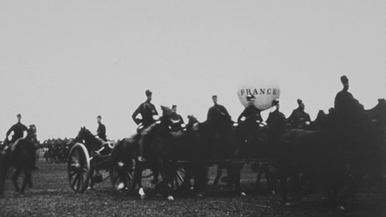 кадр из фильма Revue de Krasnoïe Selo : artillerie
