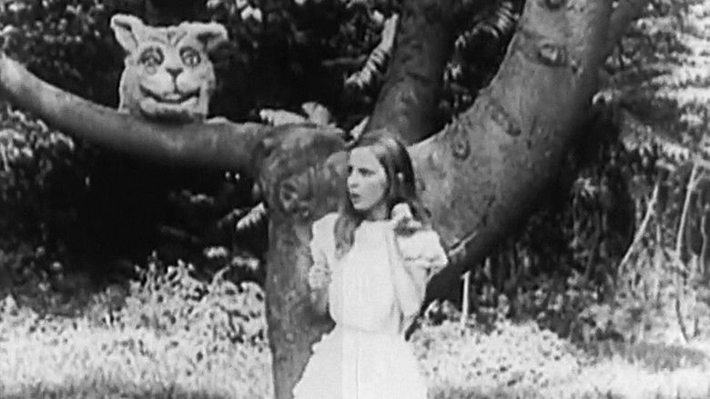 кадр из фильма Алиса в Стране чудес