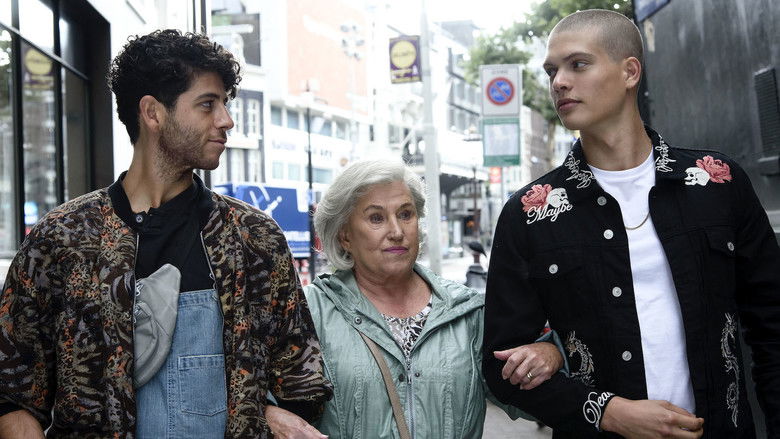 кадр из фильма Просто друзья