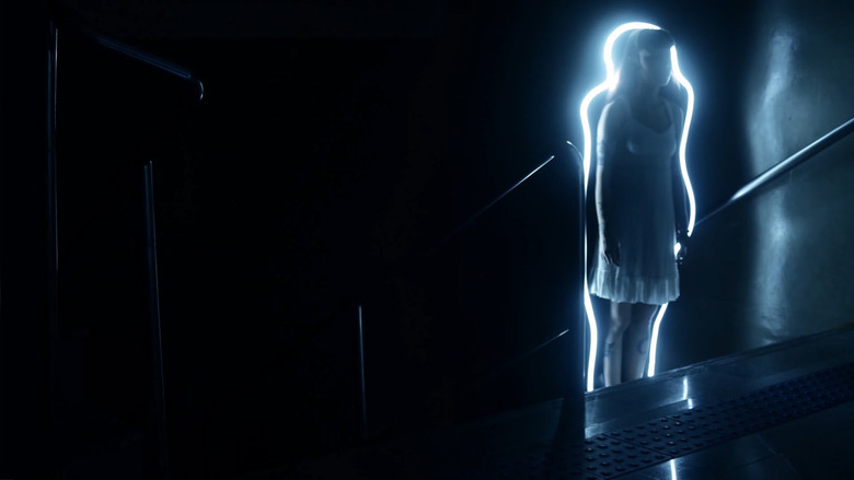 кадр из фильма THE WORLD IS CONSUMING ME AND I CAN'T RUN AWAY FROM THE FALL