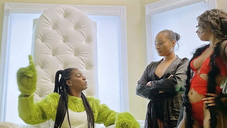 кадр из фильма The Grinch That Stole B*tches