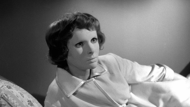 кадр из фильма Глаза без лица