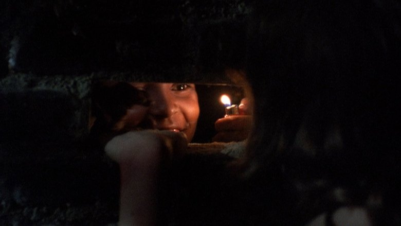 кадр из фильма Люди под лестницей