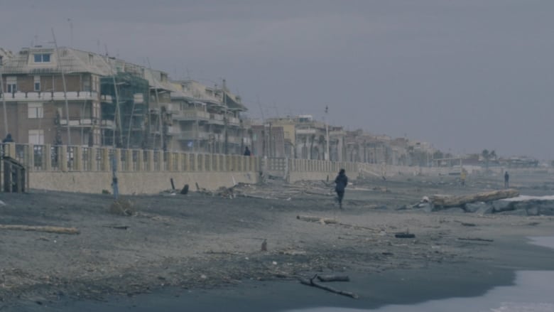 кадр из фильма Ostia Criminale - La Mafia a Roma