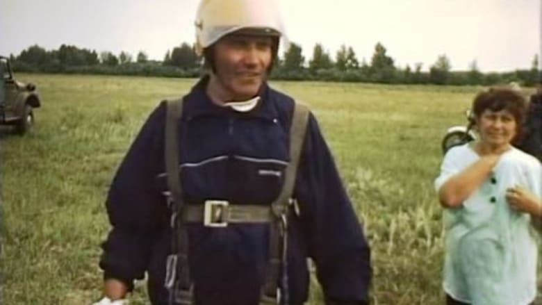 кадр из фильма Падение Икара