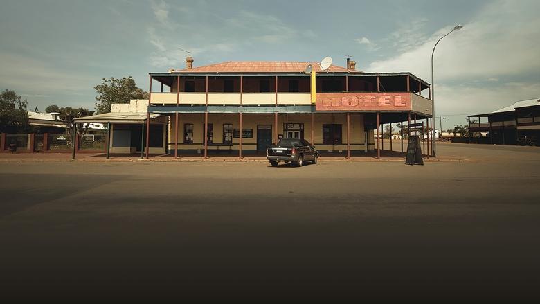 кадр из фильма Hotel Coolgardie