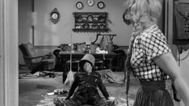 кадр из фильма Love at First Bite