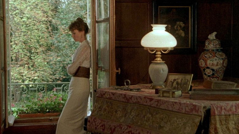 кадр из фильма Воскресенье за городом