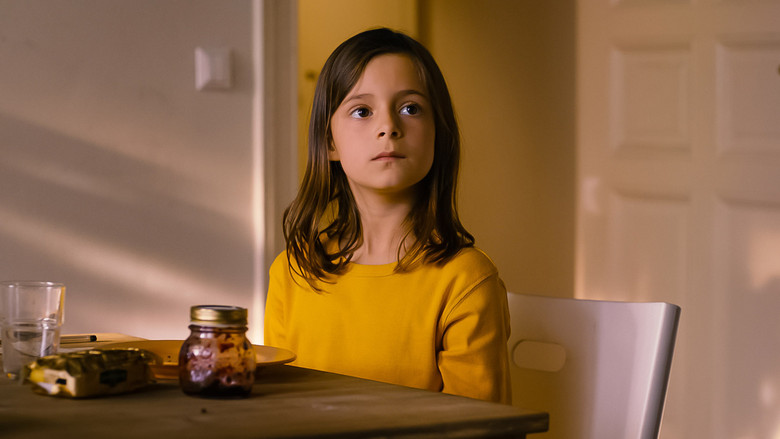 кадр из фильма Странный маленький кот