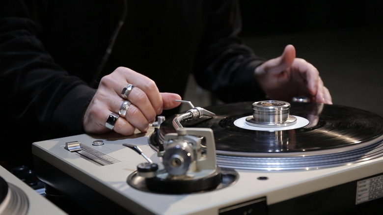 кадр из фильма Vinylholic: Because Vinyl Loves Music