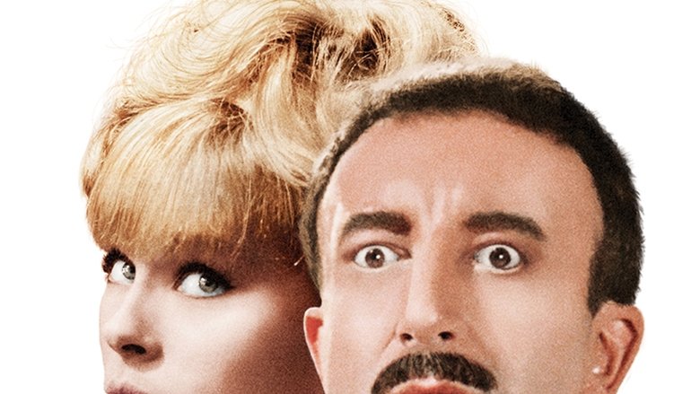 кадр из фильма Выстрел в темноте