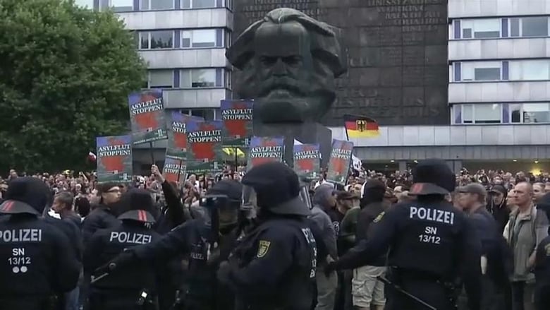 кадр из фильма Chaos in Chemnitz