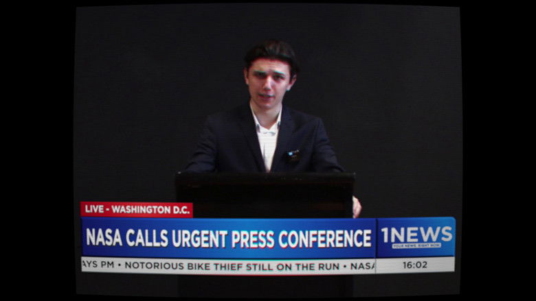 кадр из фильма BREAKING: Earth