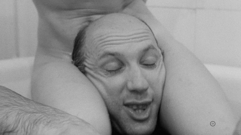 кадр из фильма Тихие дни в Клиши