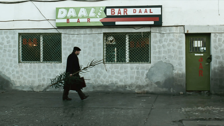 кадр из фильма 12:08 к востоку от Бухареста