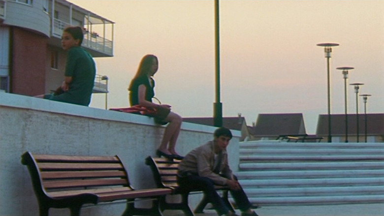 кадр из фильма U.S. Go Home